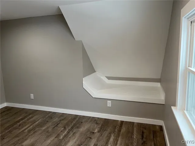 $2,500 | 110 Edgemere Road, Salina, NY 13208