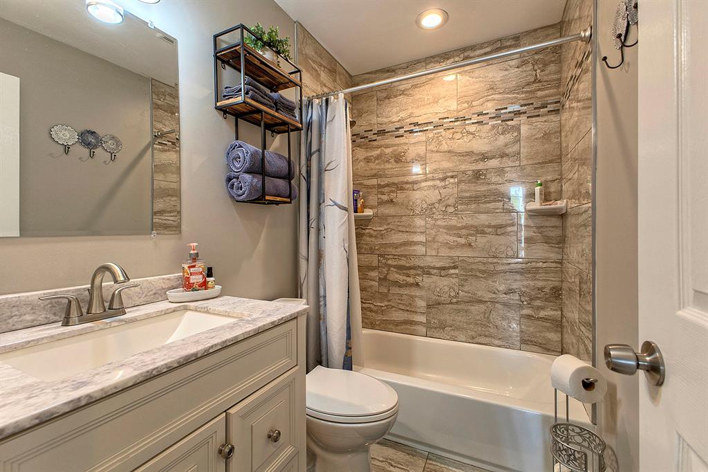 446 Blank School Road Greensburg, PA 15601 - Photo 17 of 27 Main Bathroom