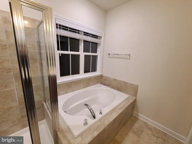 $3,600 | 42623 Oak Pk Square, Ashburn, VA 20148