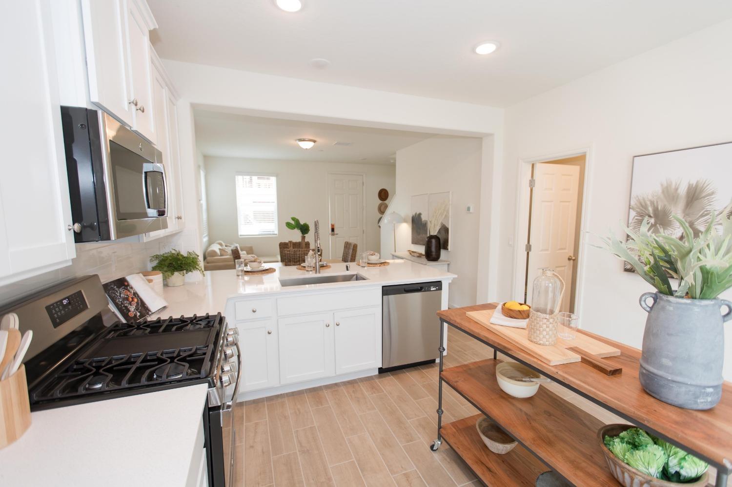 2297 North Raleigh Drive Fresno, CA 93727 - Photo 4 of 46