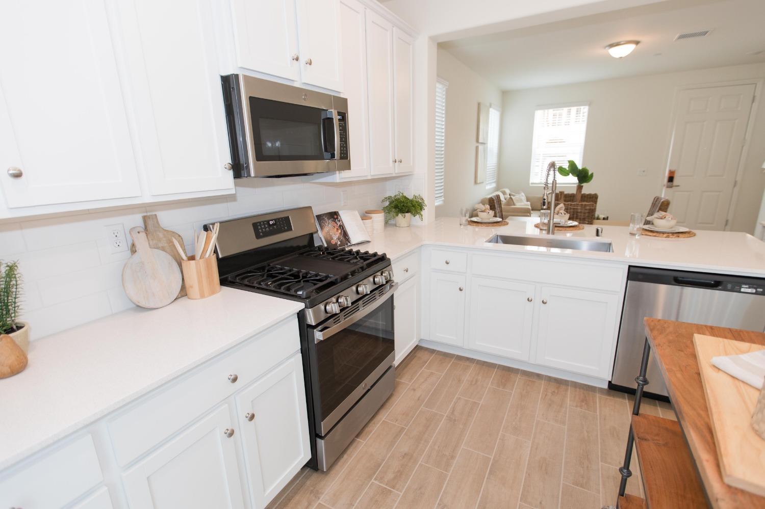 2297 North Raleigh Drive Fresno, CA 93727 - Photo 5 of 46