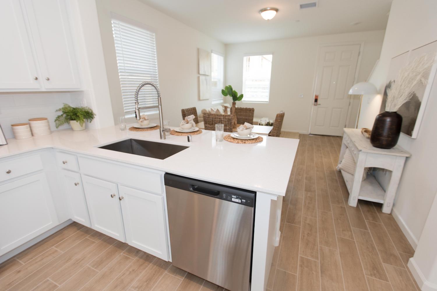 2297 North Raleigh Drive Fresno, CA 93727 - Photo 6 of 46