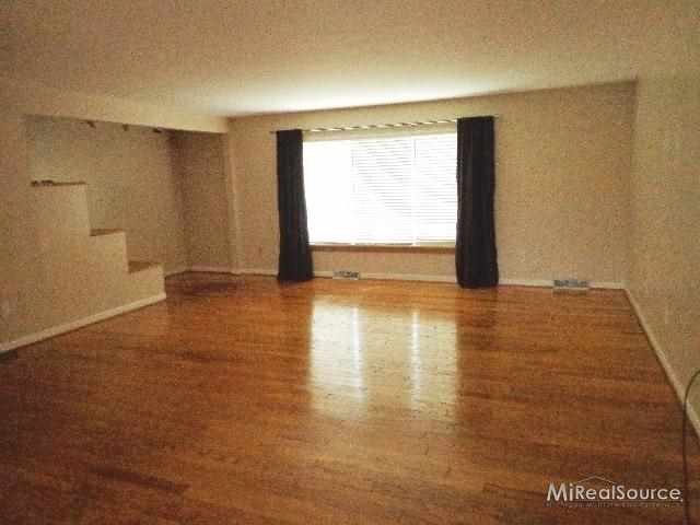 437 Baldwin Avenue Rochester, MI 48307 - Photo 2 of 7 31157558-1.JPG