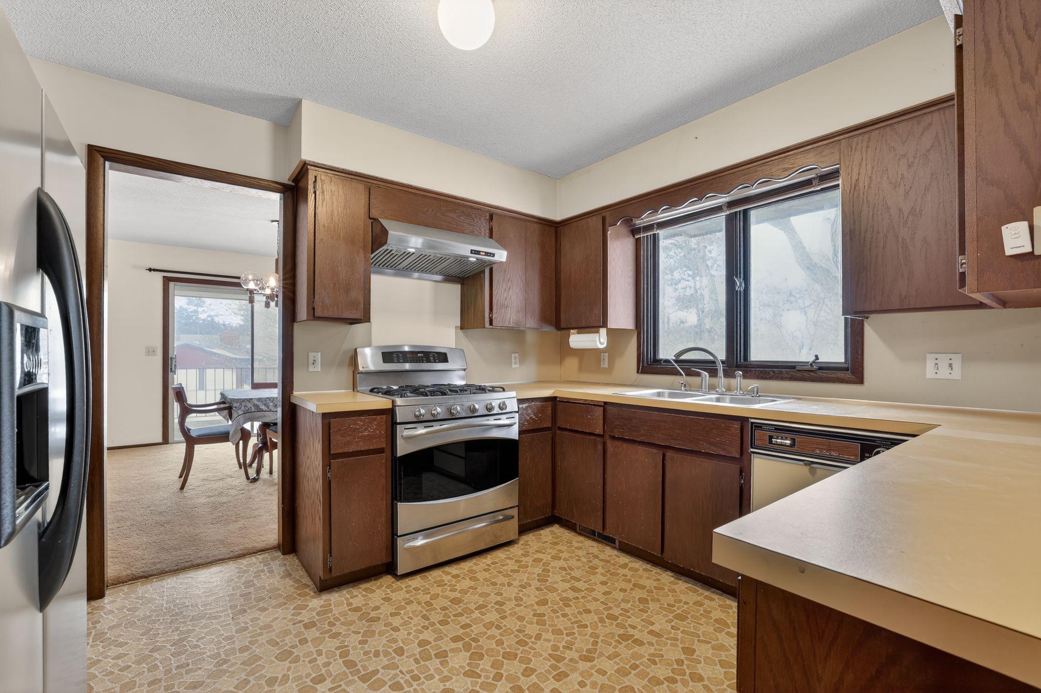 8730 Summit Drive Eden Prairie, MN 55347 - Photo 7 of 29