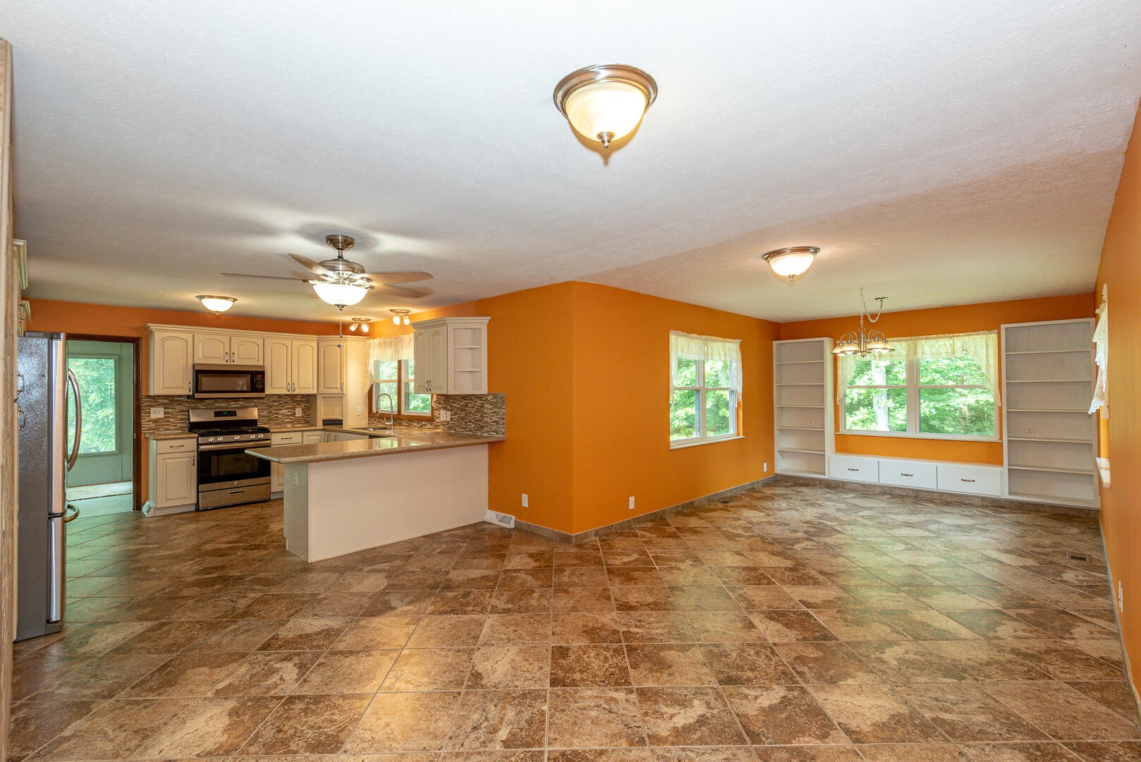 996 West Outer Drive Oak Ridge, TN 37830 - Photo 12 of 31 Gallery Image 12