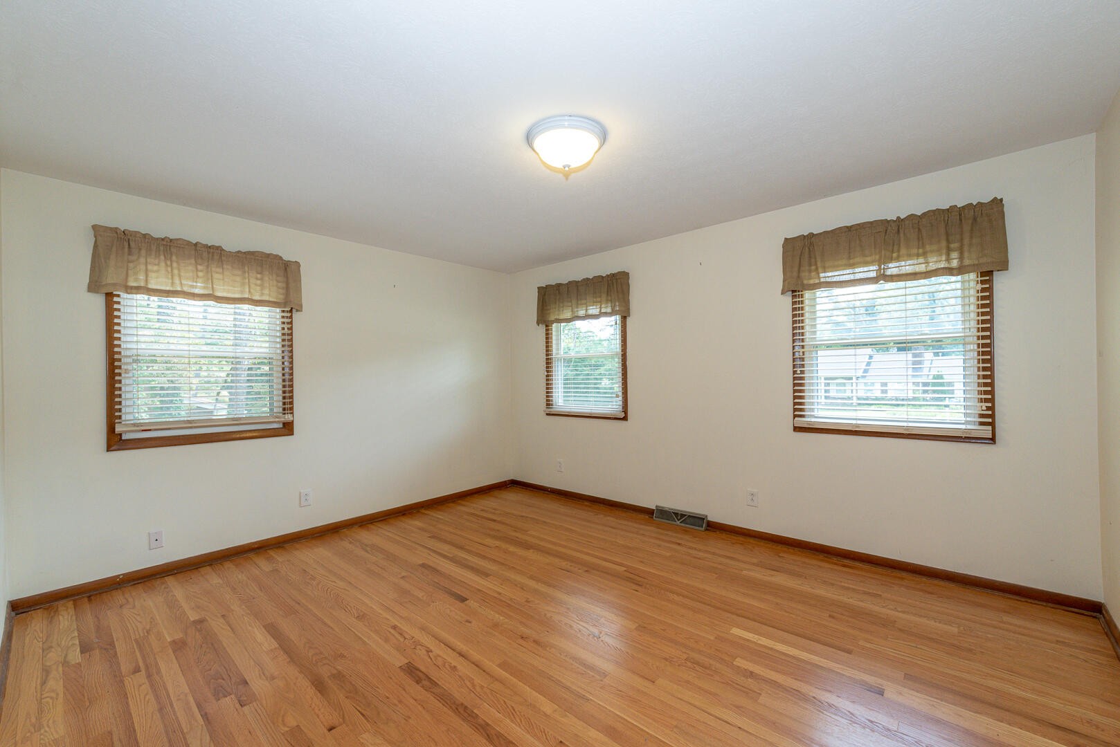 996 West Outer Drive Oak Ridge, TN 37830 - Photo 17 of 31 Gallery Image 17