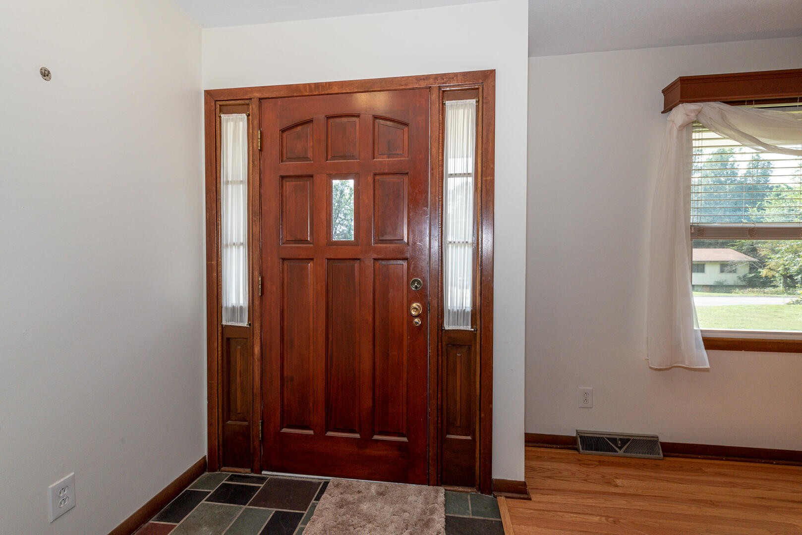 996 West Outer Drive Oak Ridge, TN 37830 - Photo 3 of 31 Gallery Image 3