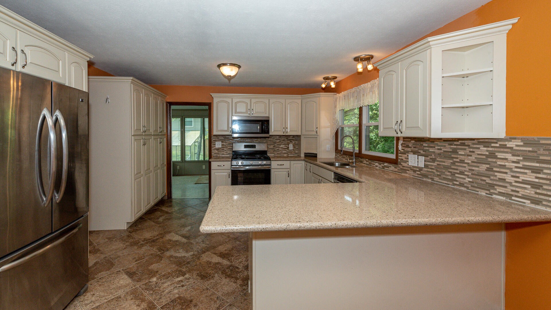 996 West Outer Drive Oak Ridge, TN 37830 - Photo 7 of 31 Gallery Image 7