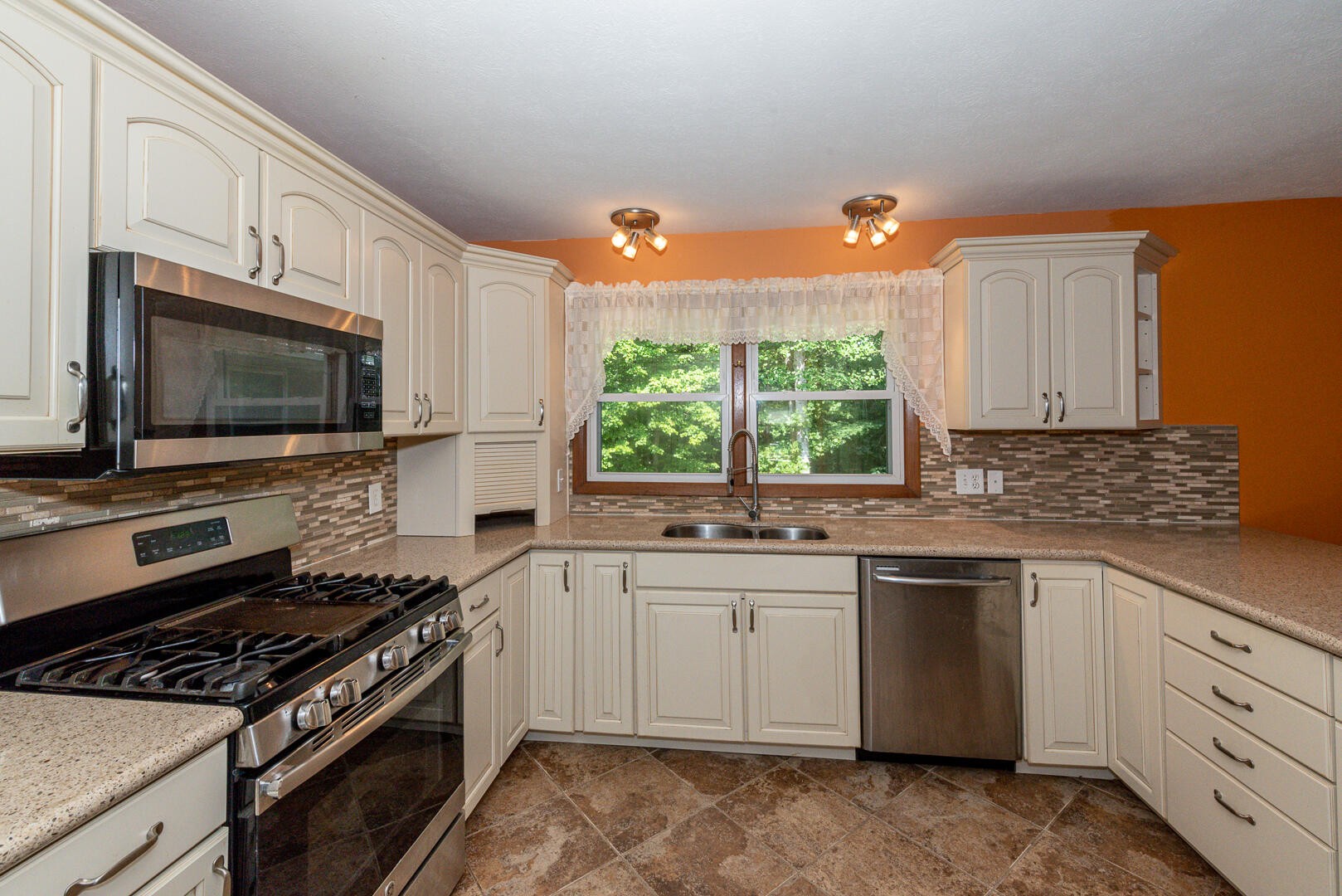 996 West Outer Drive Oak Ridge, TN 37830 - Photo 8 of 31 Gallery Image 8
