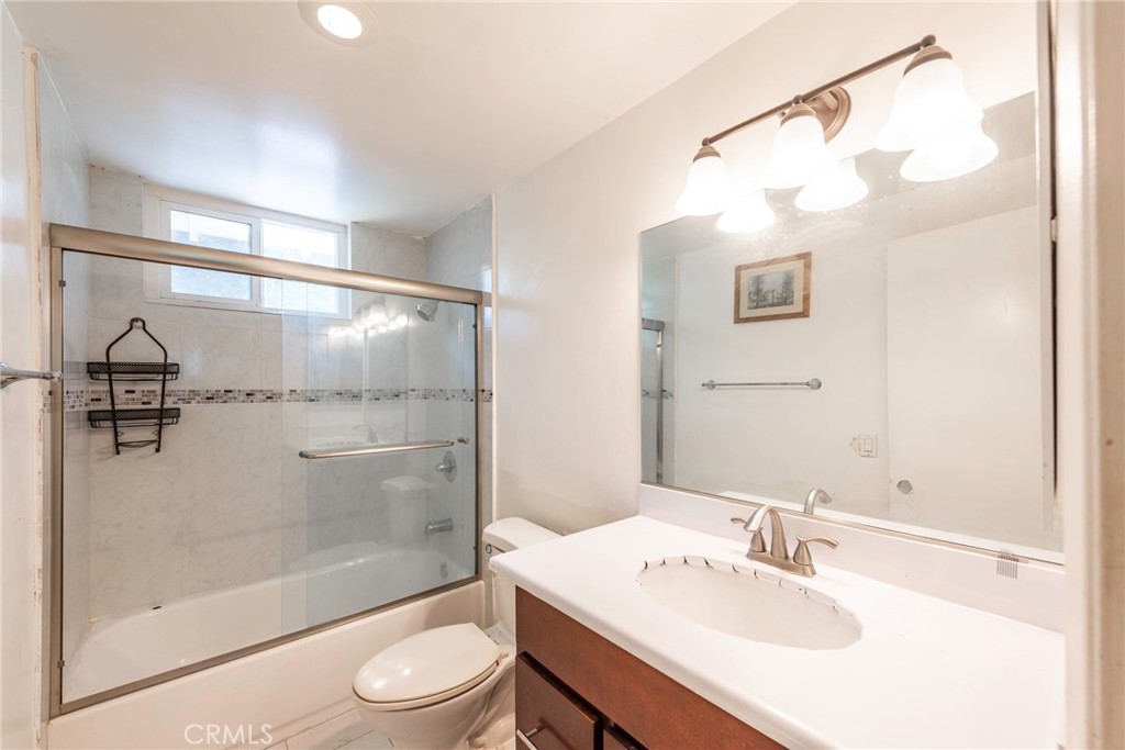 1245 Oakhaven Road Arcadia, CA 91006 - Photo 13 of 23 Upstairs Bath 2