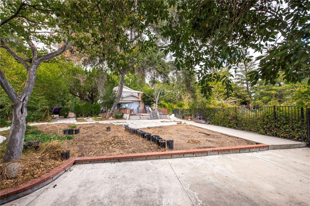 1245 Oakhaven Road Arcadia, CA 91006 - Photo 16 of 23 Yard