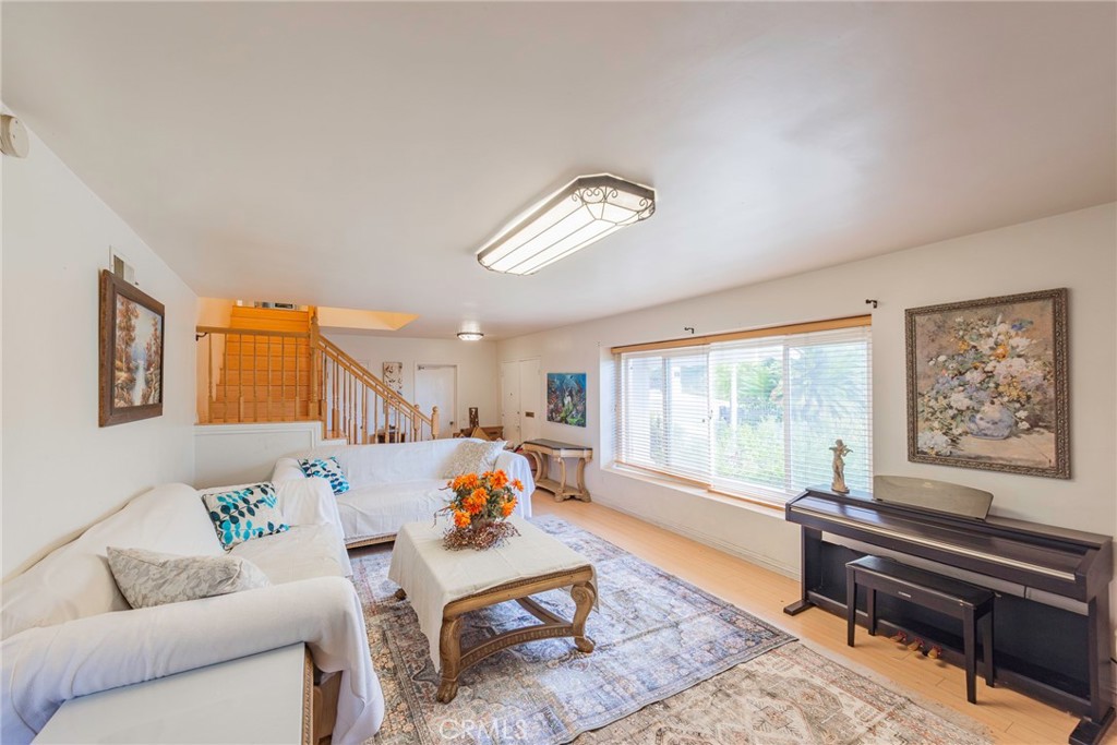 1245 Oakhaven Road Arcadia, CA 91006 - Photo 3 of 23 Living Room