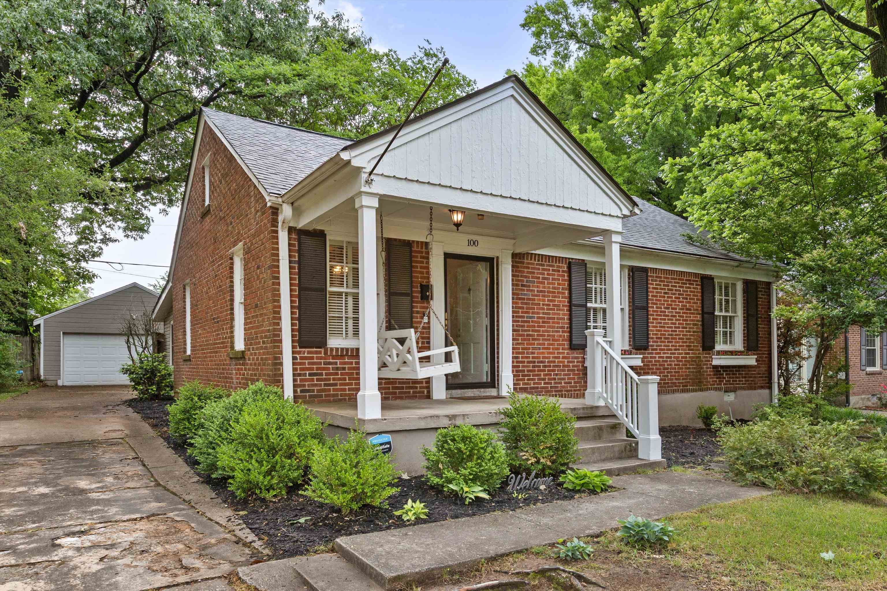 100 South Greer Street Memphis, TN 38111 - Photo 2 of 26 a front view of a house with garden