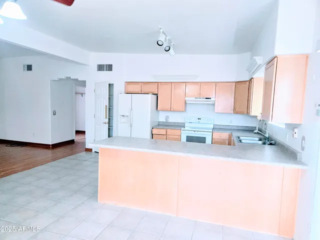 $1,350 | 383 South Taylors Trail, Sierra Vista, AZ 85635