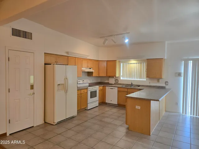 $1,350 | 383 South Taylors Trail, Sierra Vista, AZ 85635