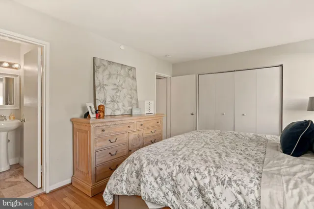 a bedroom with a bed and a dresser in it