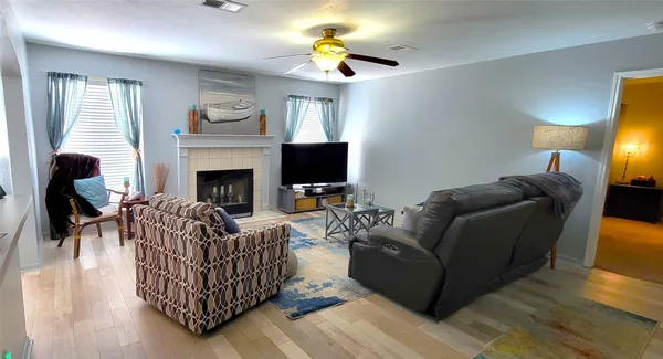 $329,500 | 3015 Wood Hollow Drive, League City, TX 77573