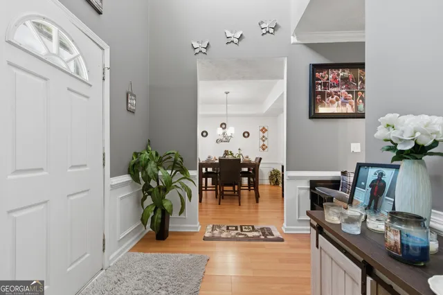 a close up view of a washer and dryer