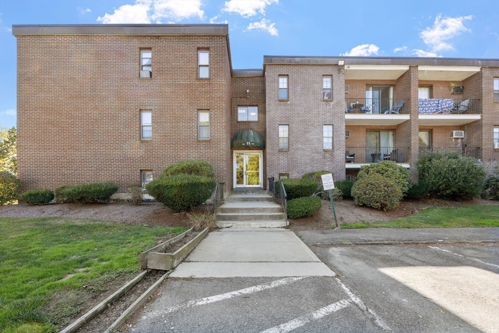 11 Riverside Avenue, Unit 2 Danvers, MA 01923 - Photo 2 of 19