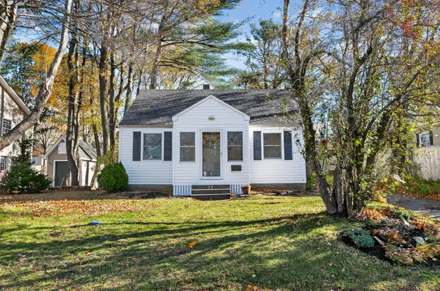 $499,900 | 22 Orchard Road, Cape Elizabeth, ME 04107