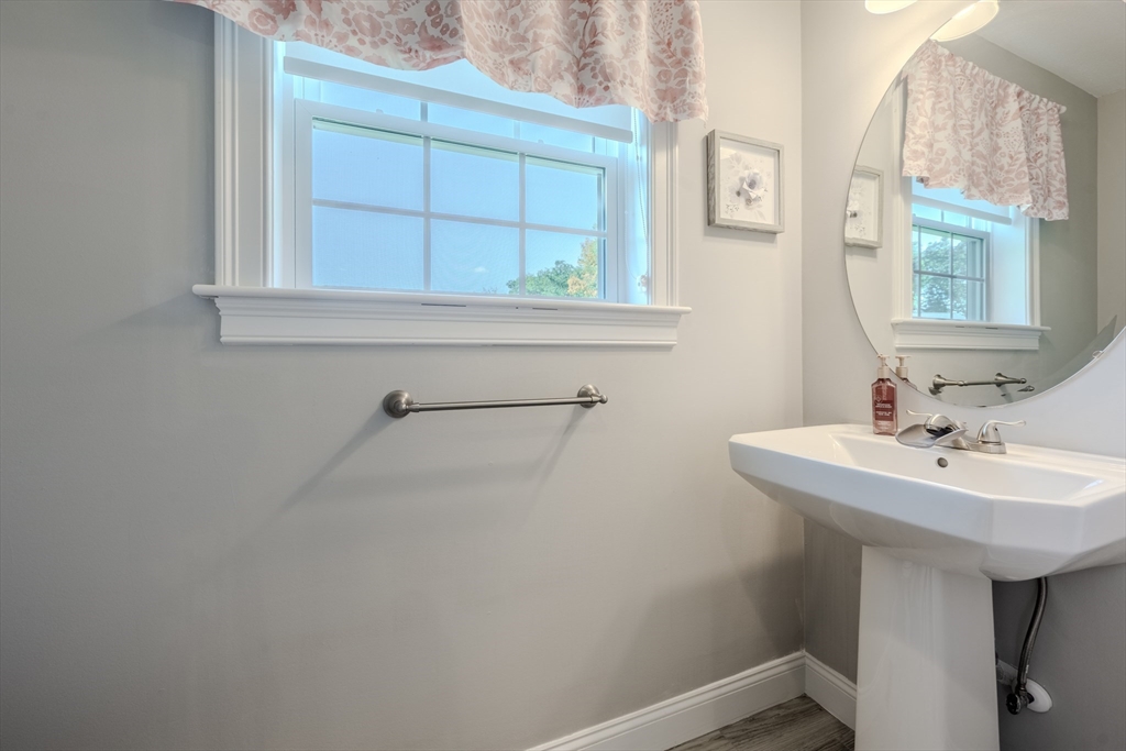 12 Hayfield Road Dracut, MA 01826 - Photo 13 of 36 Gallery Image 13