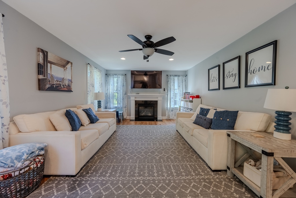 12 Hayfield Road Dracut, MA 01826 - Photo 7 of 36 Gallery Image 7