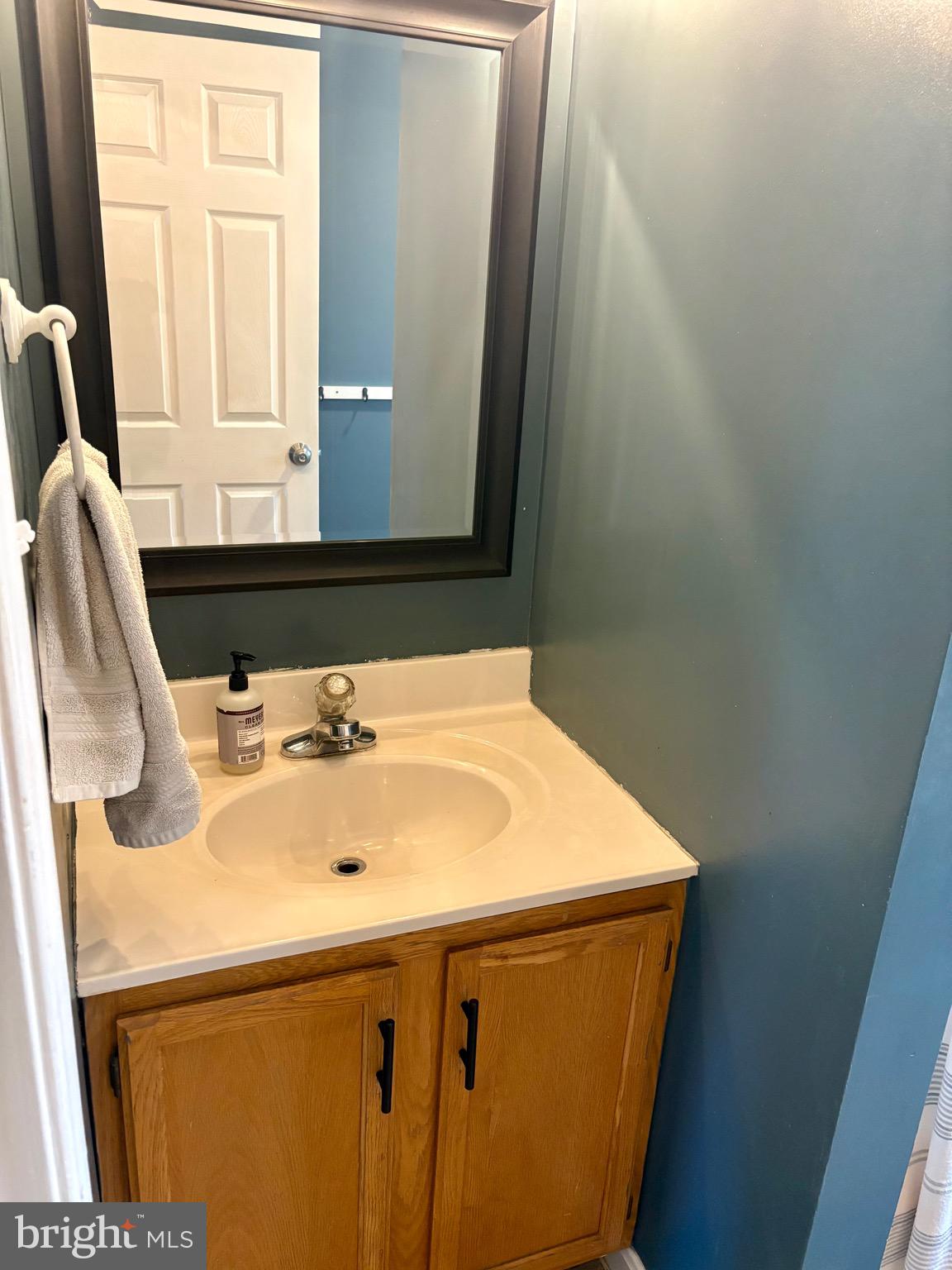 220 Boxwood Road Manchester, PA 17345 - Photo 17 of 33 Full Bath - upper