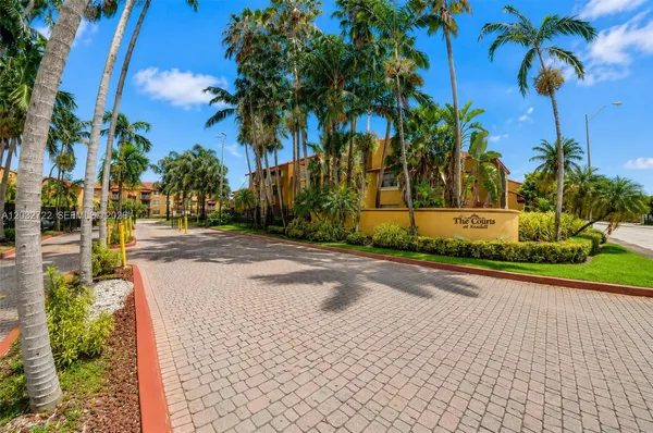 $270,000 | 15630 Southwest 80th Street, Unit I210, Miami, FL 33193