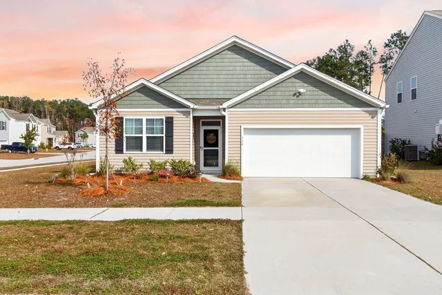 $370,000 | 114 Oakwood Boulevard, Summerville, SC 29486