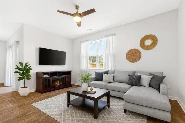 $370,000 | 114 Oakwood Boulevard, Summerville, SC 29486