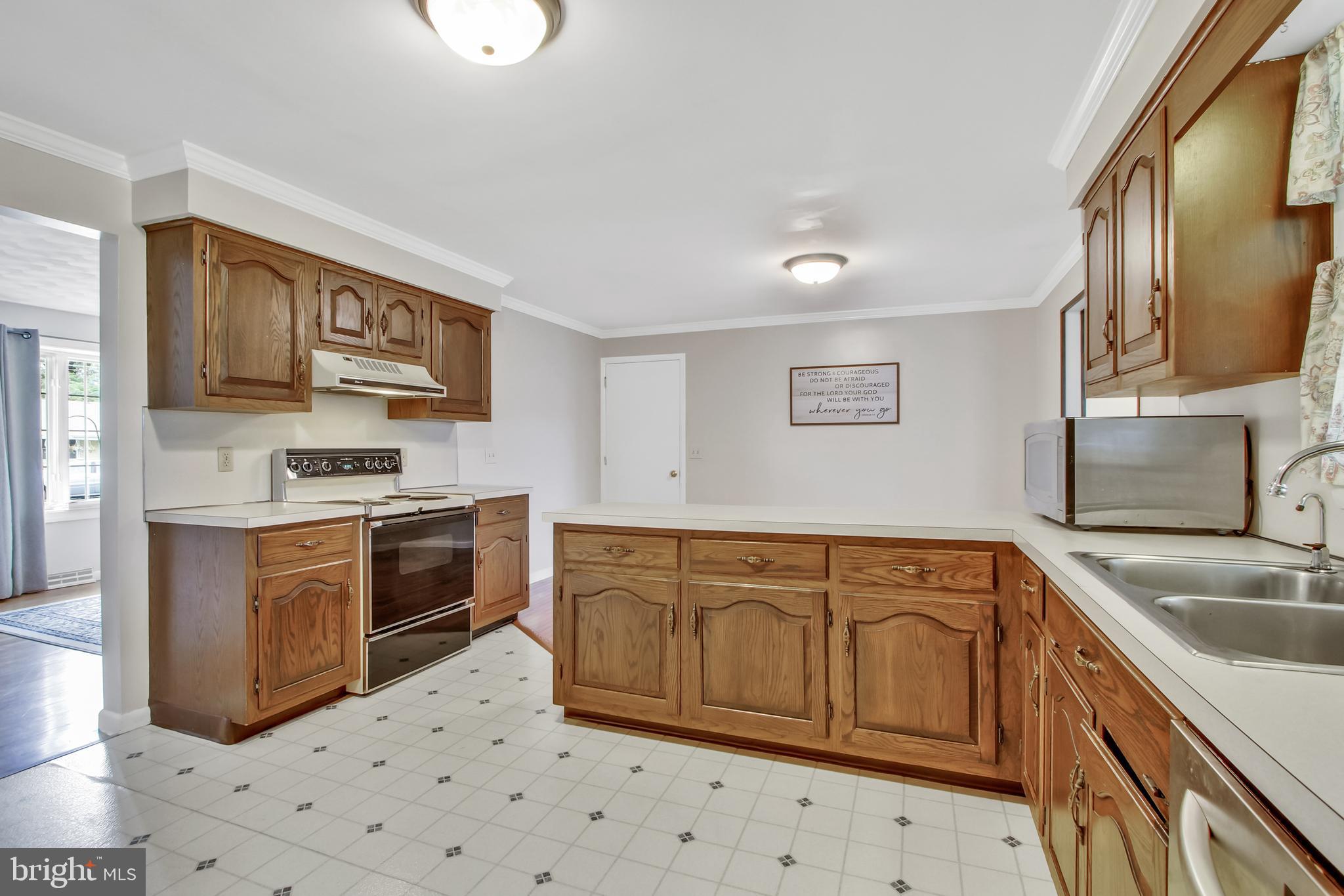 7 Monticello Avenue Spring Grove, PA 17362 - Photo 5 of 35