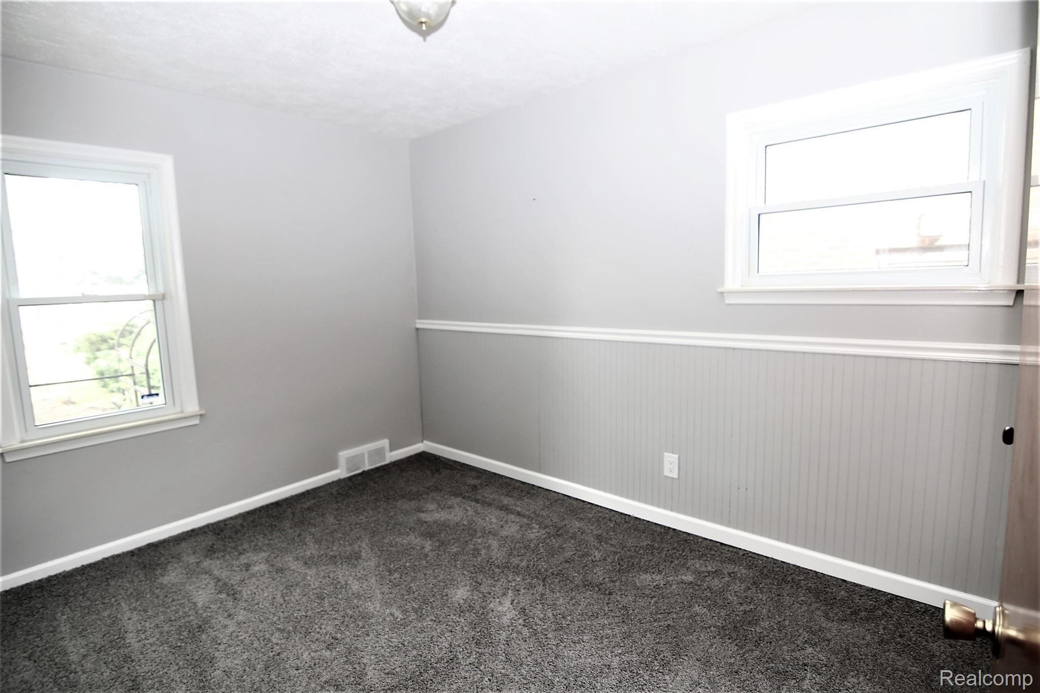 738 Sherbourne Street Inkster, MI 48141 - Photo 12 of 22 738 Sherbourne Neal El-Sayed (15).JPG