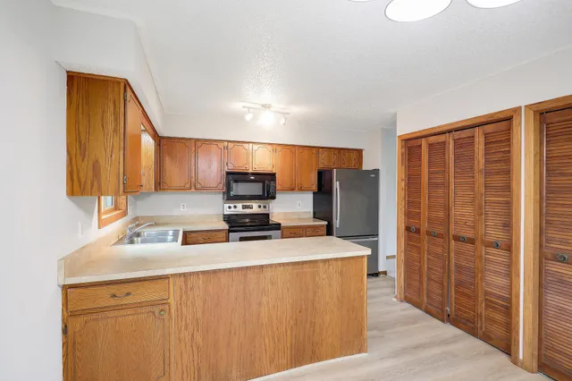 $229,900 | 2075 13th Avenue West, Shakopee, MN 55379