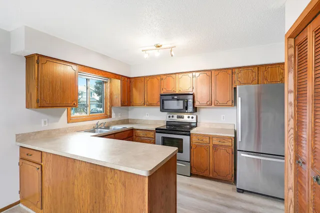 $229,900 | 2075 13th Avenue West, Shakopee, MN 55379