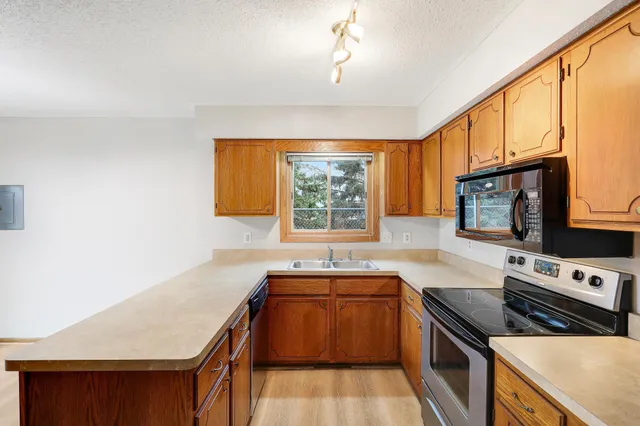 $229,900 | 2075 13th Avenue West, Shakopee, MN 55379