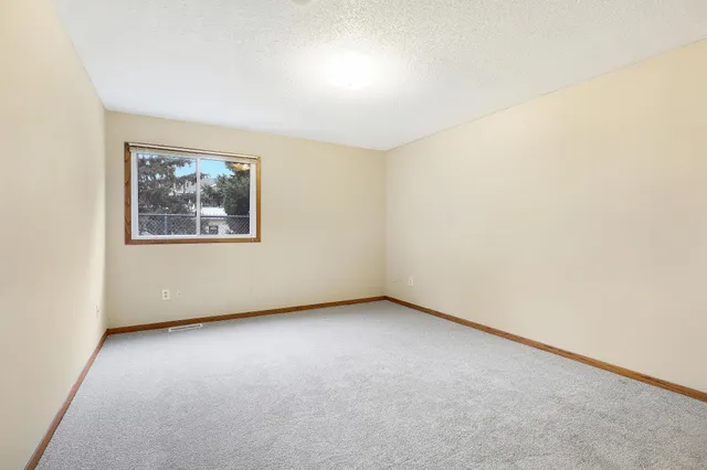 $229,900 | 2075 13th Avenue West, Shakopee, MN 55379