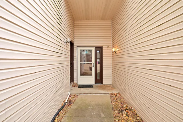 $229,900 | 2075 13th Avenue West, Shakopee, MN 55379