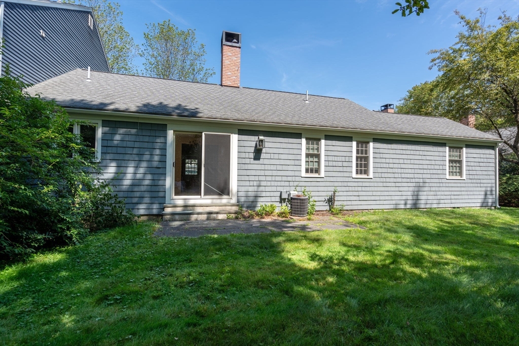 115 Jericho Road, Unit 115 Weston, MA 02493 - Photo 3 of 23 a house view with a garden space