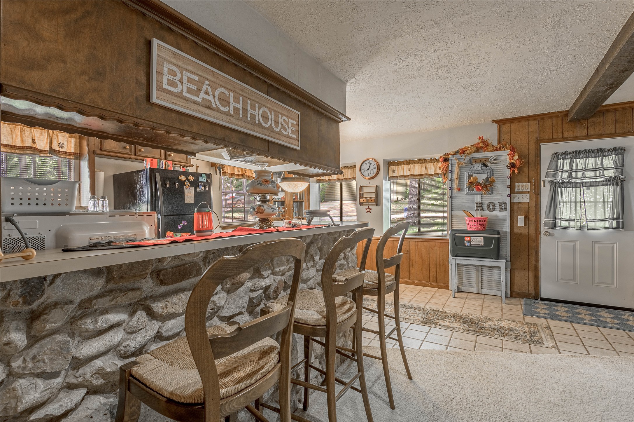 109 Hill Top Road Huntsville, TX 77320 - Photo 13 of 38 Kitchen Bar