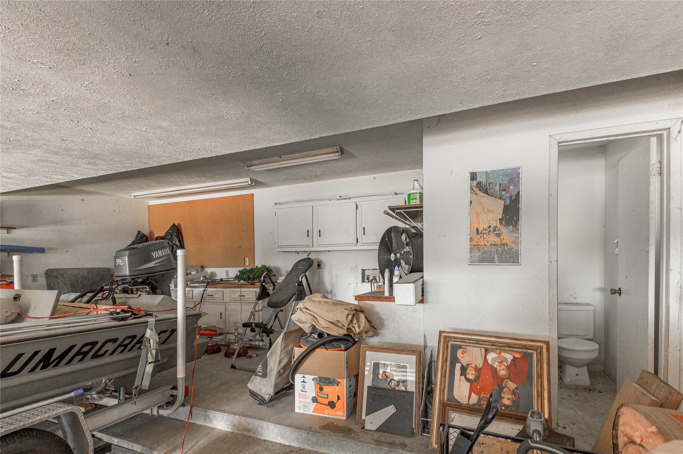 109 Hill Top Road Huntsville, TX 77320 - Photo 25 of 38 Garage space with bathroom