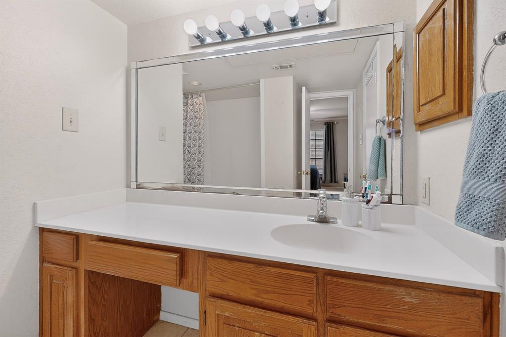 330 West Harwood Road, Unit D Hurst, TX 76054 - Photo 18 of 28