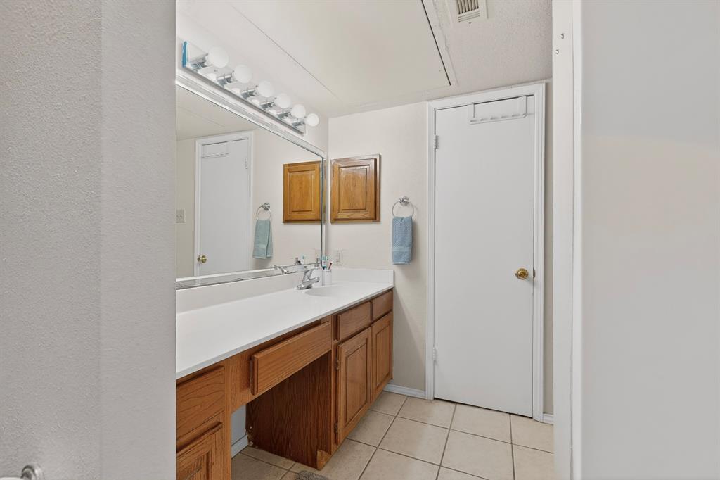 330 West Harwood Road, Unit D Hurst, TX 76054 - Photo 19 of 28