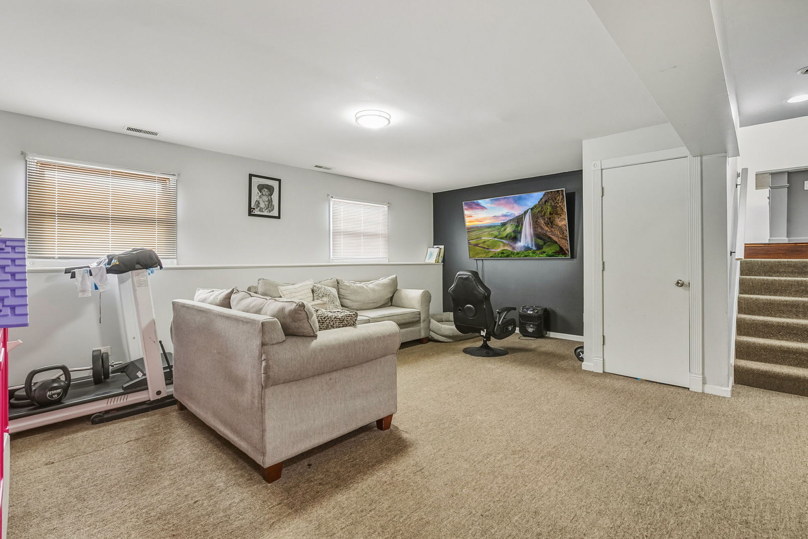 3668 Grandview Avenue Gurnee, IL 60031 - Photo 15 of 25 a living room with furniture gym equipment and a window