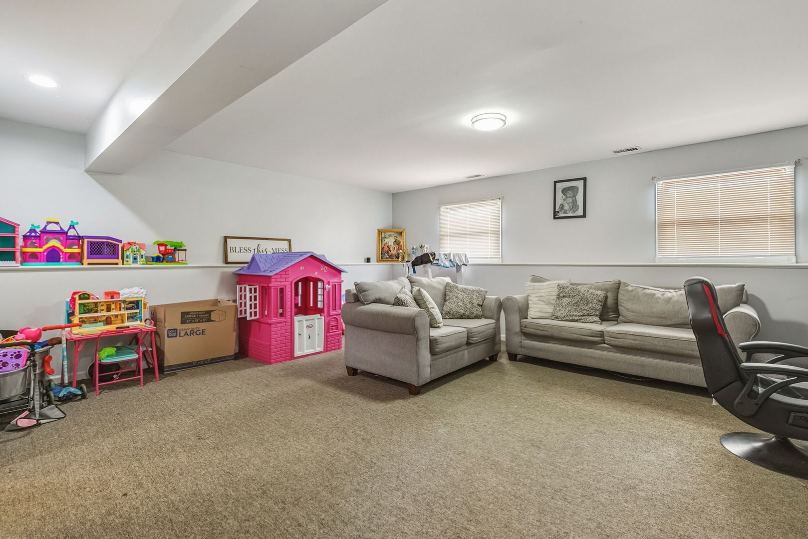 3668 Grandview Avenue Gurnee, IL 60031 - Photo 17 of 25 a living room with furniture