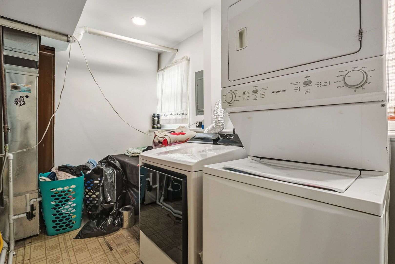3668 Grandview Avenue Gurnee, IL 60031 - Photo 20 of 25 a utility room with dryer and washer