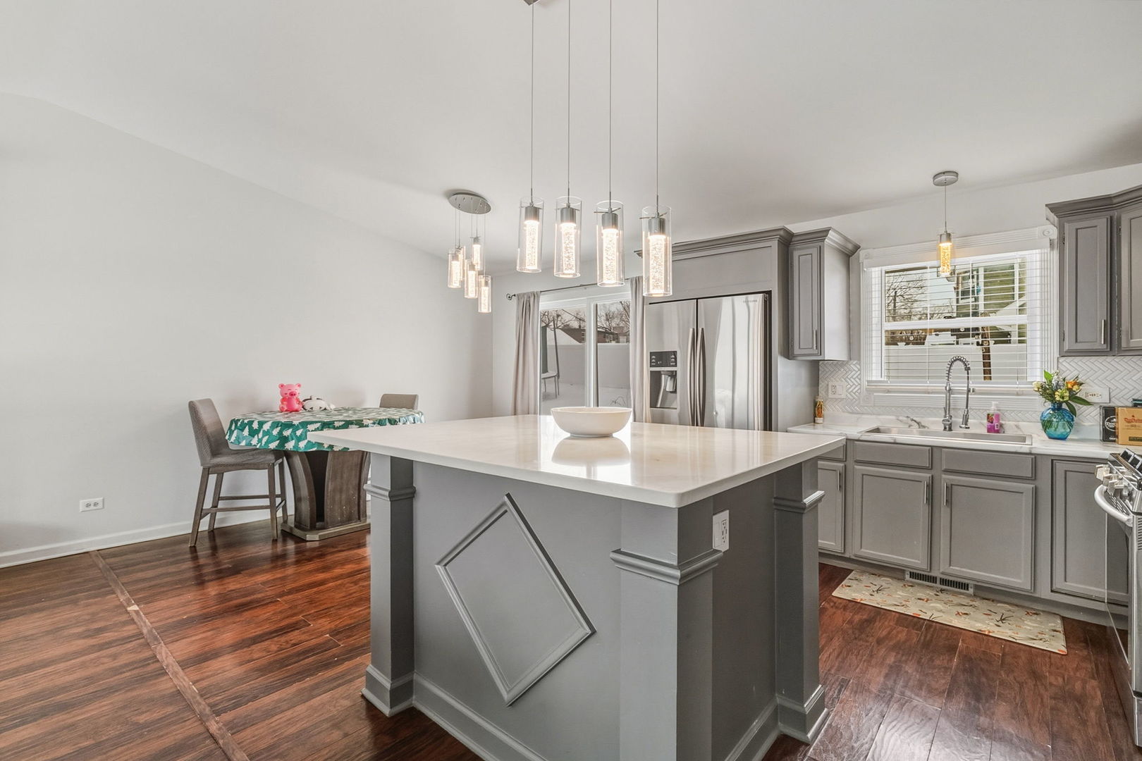 3668 Grandview Avenue Gurnee, IL 60031 - Photo 10 of 25 a kitchen with a table and chairs