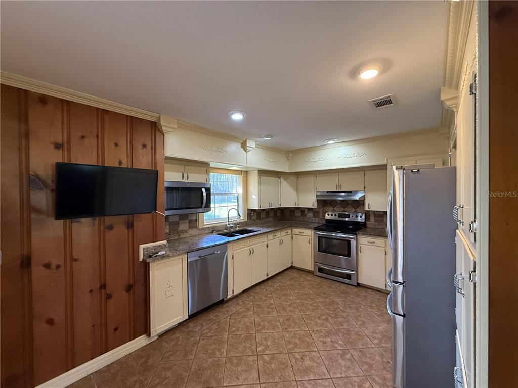 18401 Hamilton Road Dade City, FL 33523 - Photo 4 of 65