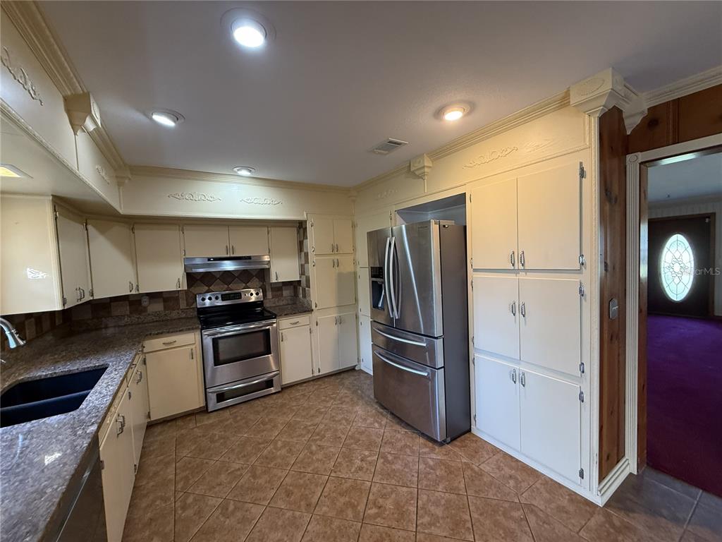 18401 Hamilton Road Dade City, FL 33523 - Photo 5 of 65