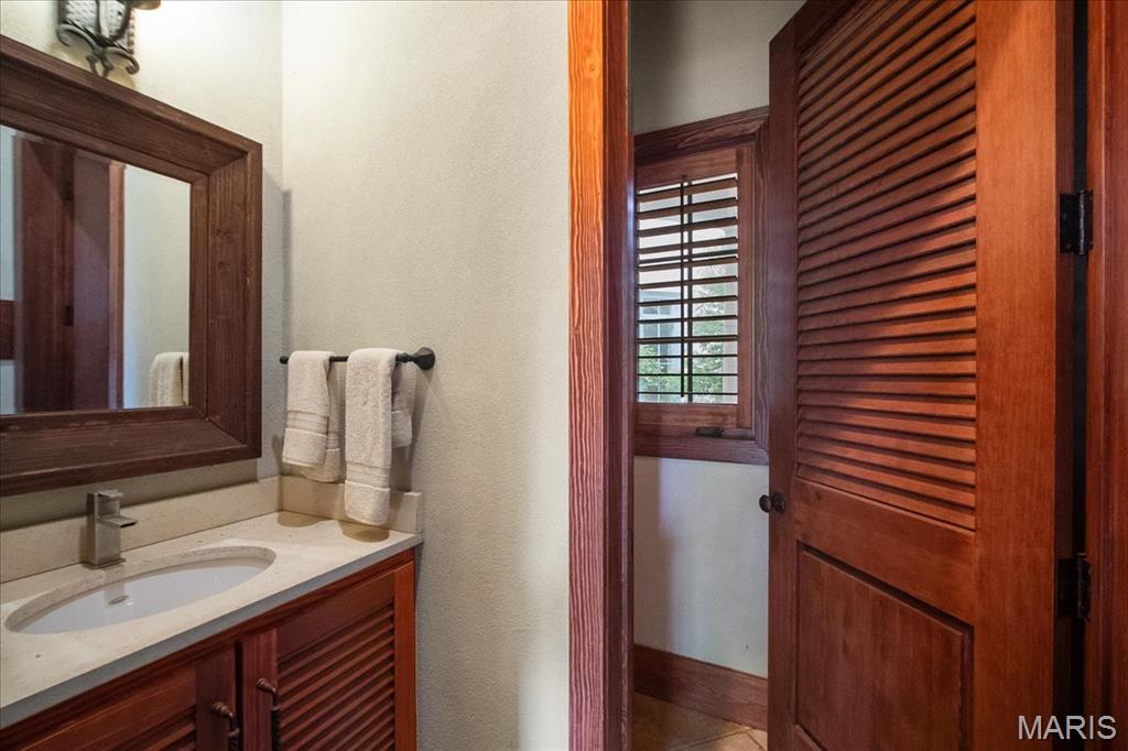 4 Ridgewood Road Ladue, MO 63124 - Photo 51 of 81