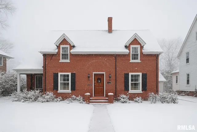 $385,000 | 745 North Academy Street, Galesburg, IL 61401